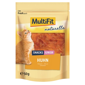 Een verpakking van MultiFit katten snacks met een oranje tabby kat op de voorkant, met de tekst "SNACKS JUNIOR HUHN" en "poulet - pollo - chicken."