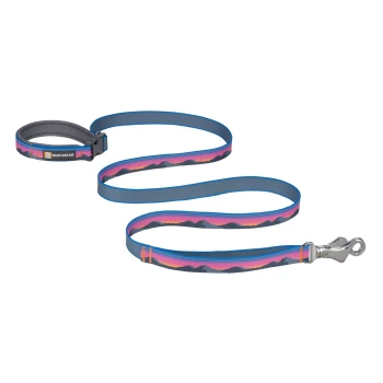 Ruffwear Hundeleine mit einem bunten Bergsonnenuntergang-Design, mit einem gepolsterten Griff und einem Metallclip zur Befestigung.