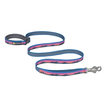Ruffwear Hundeleine mit einem bunten Bergsonnenuntergang-Design, mit einem gepolsterten Griff und einem Metallclip zur Befestigung.