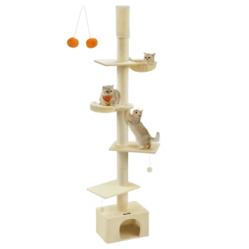Ein hoher, beiger Katzenbaum mit drei Plattformen, auf dem drei Katzen zu sehen sind: eine liegt oben, eine spielt mit einem Spielzeug und eine klettert.