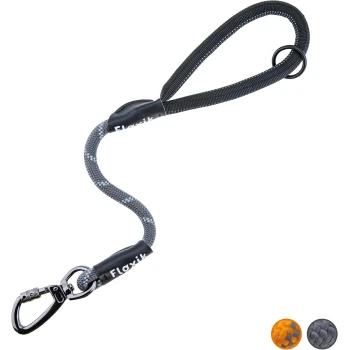 Eine strapazierfähige graue Hundeleine mit einem gepolsterten schwarzen Griff und einem Metallclip, mit dem Markennamen "Flaxik" auf dem Griff.