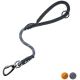 Eine strapazierfähige graue Hundeleine mit einem gepolsterten schwarzen Griff und einem Metallclip, mit dem Markennamen "Flaxik" auf dem Griff.