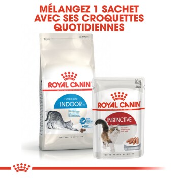 Emballage Royal Canin montrant de la nourriture sèche pour chat "Home Life Indoor 27" et de la nourriture humide "Instinctive" avec le texte : "Mélangez 1 sachet avec ses croquettes."