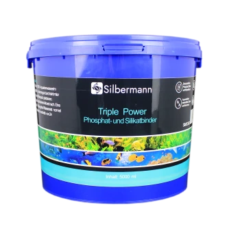 Blauer Behälter mit der Aufschrift "Silbermann Triple Power Phosphat- und Silikatbinder," der für die Aquaristik konzipiert ist und 5000 ml enthält.