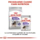 Emballage de nourriture pour chiens Royal Canin présentant des formules "Stérilisé" pour mini et toutes tailles, promouvant le maintien du poids. Texte en français.