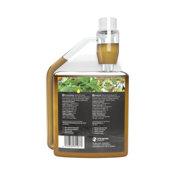 Flasche mit Haustier-Nahrungsergänzungsmittel-Öl, 500 ml, mit einem grünen Etikett, das Zutaten und Nährwertinformationen enthält, einschließlich Omega 3-6-9.