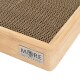 Un tapis à gratter en bambou pour chats et chiens avec une texture en nid d'abeille, présentant une étiquette en métal indiquant 'MORE FOR CATS & DOGS.'