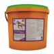 Oranger Eimer mit der Aufschrift "montanus nature Pferdemineral Pro" für Pferde, der 5 kg Mineralfutter mit Nährwertinformationen an der Seite enthält.