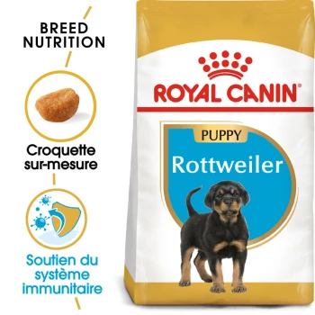 Sac de nourriture pour chiots Royal Canin Rottweiler avec une image de chiot Rottweiler, avec un texte mettant en avant la nutrition de la race et le soutien immunitaire.