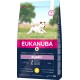 Eukanuba Welpen-Trockenfutterbeutel für kleine Rassen, mit einem laufenden Welpen auf der Vorderseite, beschriftet mit 'Reich an frischem Huhn' und '3kg.'