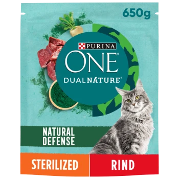 Emballage de nourriture pour chats Purina ONE DualNature, présentant un chat gris, avec les textes "Défense Naturelle", "Stérilisé" et "Boeuf", 650 g.