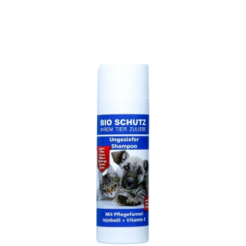 Weiße Flasche 'BIO SCHUTZ' Ungeziefer-Shampoo mit Foto von Katze und Hund; sichtbarer Text 'Mit Pflegeformel Jojobaöl + Vitamin E'.