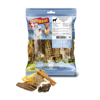 DeliBest Pferdefleischmix Hundeleckerlis in einer 200g Verpackung, mit einer Vielzahl von getrockneten Fleischstücken, gekennzeichnet mit "LIGHT" und "SWISS QUALITY."