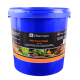Blauer Behälter mit Silbermann Red Pond Pellets, 6 mm, gekennzeichnet als Premium-Fischfutter mit Astaxanthin für Koi und Gartenteiche.