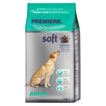 Hundefutterverpackung mit der Aufschrift "Premiere. Ich liebe meinen Hund", mit einem gelben Labrador, der nach oben schaut. Enthält halbtrockene Nahrung mit Ente, 1 kg.