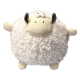 Rundes cremefarbenes, flauschiges Schaf-Stofftier mit gestricktem Gesicht, kleinen Gliedmaßen und Schlappohren.
