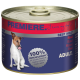 Eine Dose "Premiere" Hundefutter mit einem weißen Hund, der sich die Lippen leckt, beschriftet mit "100% Frischfleisch", "Bestes Fleisch" und "Erwachsene".
