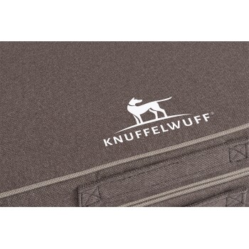 Braches Haustierbett mit strukturiertem Stoff, mit dem weißen Logo von "KNUFFELWUFF" und einer Silhouette eines Hundes.