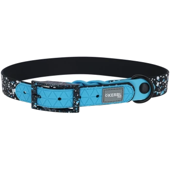 Blau-schwarzes verstellbares Haustierhalsband mit gesprenkeltem Design und "KERBL pet"-Logoschild.