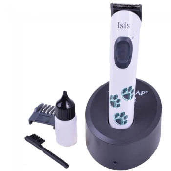 Tondeuse électrique pour toilettage d'animaux étiquetée "Isis", avec des motifs de pattes, reposant dans un dock de chargement aux côtés d'un peigne, d'une bouteille d'huile et d'une brosse.