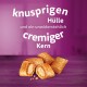 Chrupiące przysmaki dla zwierząt z kremowym nadzieniem, wyeksponowane na fioletowym tle z napisem "knusprigen Hülle und ein unwiderstehlich cremiger Kern."