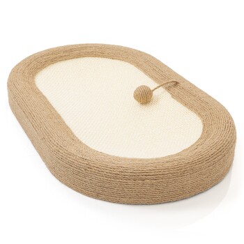 Katzensch scratching pad aus Naturfasern mit runder Form und einem daran befestigten, baumelnden Spielzeugball.