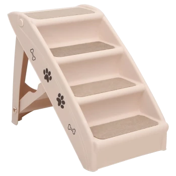 Eine Haustiertreppe mit vier Stufen, mit beigen, mit Teppich bezogenen Tritten und dekorativen Pfotenabdrücken und Knochenmotiven an den Seiten.