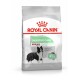Royal Canin Digestive Care Hundefutterbeutel, mit einem schwarz-weißen Hund, behauptet, die Stuhlqualität mit 91 % nachgewiesenen Ergebnissen zu verbessern.