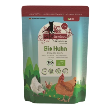 Verpackung für biologisches Hühner-Haustierfutter mit einer Katzensilhouette, die Premiumqualität und Zutaten in mehreren Sprachen zeigt.