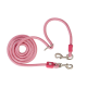 Pink verstellbare Hundeleine mit Metallclips und kleinem pinkfarbenem Anhänger auf weißem Hintergrund.