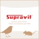 Supravit-Logo mit Slogan „Einfach gutes Futter – Frisch und natürlich seit 1965“ und Silhouetten eines Vogels und einer Maus.