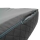Graues Haustierbett mit einem gesteppten Design und einem Reißverschluss, das eine weiche Oberflächenstruktur und seitliche Details zeigt.
