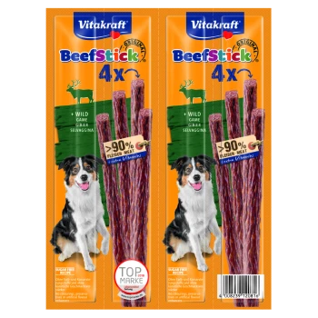 Vitakraft BeefStick Verpackung zeigt vier Fleischstangen mit einem schwarz-weißen Hund auf jeder Seite. Highlights: "90% Fleisch," "zuckerfrei," "extra Vitamine."