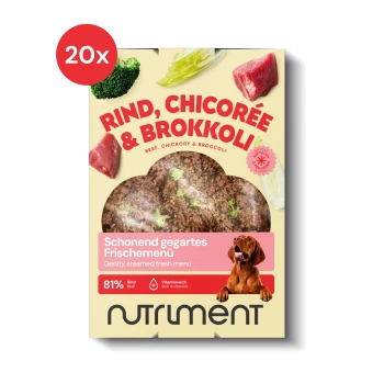 Tierfutterverpackung mit einem braunen Fleischpatty, Brokkoli und Rindfleischbildern. Text: "81% Rindfleisch" und "Vitaminreich - Reich an Vitaminen."