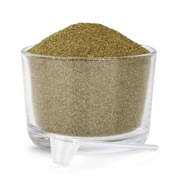 Nährwertanalyse-Diagramm, das Vitamine, Spurenelemente und Mineralien für Haustierfutter detailliert, mit einem Hinweis auf die Expertenentwicklung in Deutschland.