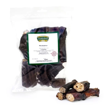 Eine durchsichtige Tüte mit 'Masterfeed Premium Pferdezimer' Hundeleckerlis mit zähen Sticks und Stückchen, die außen angezeigt werden.