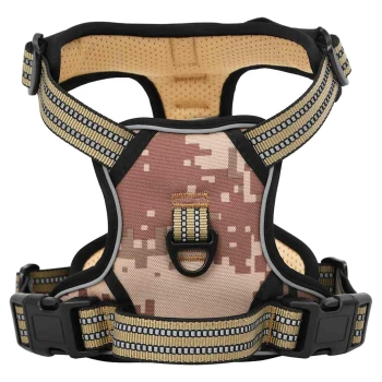 Hundegeschirr im Camouflage-Muster mit verstellbaren Riemen und einer stabilen Schnalle, entworfen für Komfort und Sicherheit.
