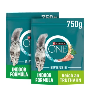 Deux sacs de 750 g de nourriture pour chat Purina ONE Bifensis Indoor Formula, riche en dinde, avec un chat tigré gris sur l'emballage.