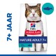 Hill's Science Plan kattenvoerzak met een volwassen kat, gelabeld 'MATURE ADULT 7+' met tonijn, en 'VETERINARIAN RECOMMENDED.'