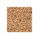 Nahaufnahme von kleinen, zylindrischen Haustierfutterpellets in hellbrauner Farbe, dicht über das Bild verstreut.