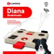 Interaktives Hundespielzeug "Diana Braintrain" von Flamingo, mit einem Holzpuzzle-Design mit verschiedenen Öffnungen und einem Bild eines Border Collie Hundes.