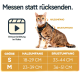 Eine Katze, die ein Geschirr trägt, wird mit Pfeilen gezeigt, die Nacken- und Brustmaße anzeigen. Der Text enthält Größenoptionen und Messanleitungen.
