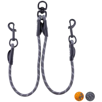 Eine doppelte Hundeleine aus grauem geflochtenem Material mit schwarzen Clips und Griffen, die zwei Befestigungspunkte zum Gassigehen mit zwei Hunden bietet.