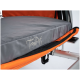 Graues Haustierbett mit orangefarbenem Rand, mit dem gestickten Markennamen "TrendPet" an der Seite.