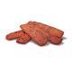 Une pile de quatre friandises pour chiens rectangulaires, de couleur brun rougeâtre, avec une surface texturée, présentée sur un fond blanc.