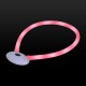 Een gloeiende roze LED-halsband voor huisdieren met een ronde witte lichtbediening, ontworpen voor zichtbaarheid tijdens nachtelijke wandelingen.