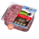 Rohe Stücke von rotem Fleisch, die eine marmorierte Textur und reiche Farbe zeigen, geeignet für Haustierfutter.
