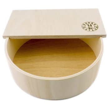 Eine runde Holzaufbewahrungsbox für Haustiere mit einem Deckel, die eine helle Holzoberfläche und ein Logo eines Kaninchens in einem Kreis zeigt.