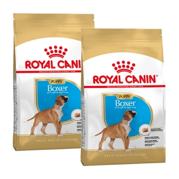 Zwei Säcke Royal Canin Puppy Boxer Hundefutter, mit einem Boxer-Welpen auf der Verpackung, mit Text, der die ernährungsphysiologischen Vorteile für die Rasse hervorhebt.