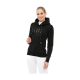 Eine Frau trägt einen schwarzen Hoodie mit einem Logo, das 'SPOOKS' liest, mit einer Kängurutasche und Kordelzügen, kombiniert mit weißen Reithosen.